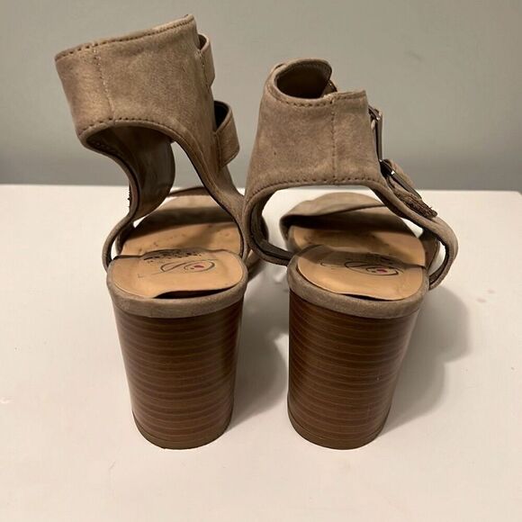 Heart in D Women's Taupe Suede Double Ankle Strap Block Heel Sandal Size 8 - Picture 8 of 14